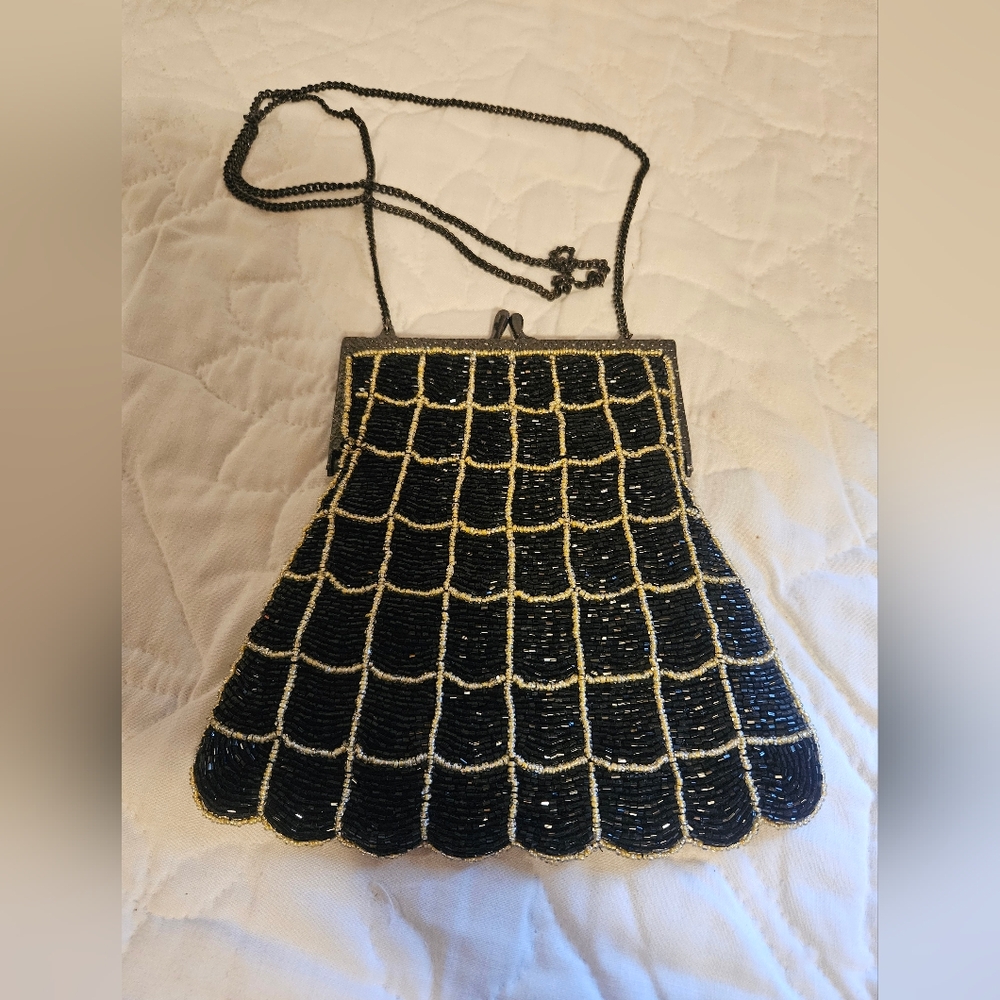 VINTAGE GLASS BEAD BAG/SPIDER WEB DESIGN-VICTORIAN/2OTH CENTURY